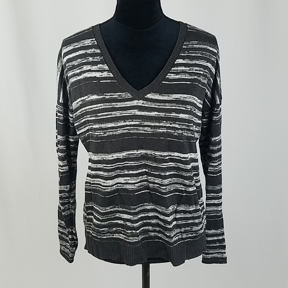 Chaser‎ women M knit sweater lightweight v-neck